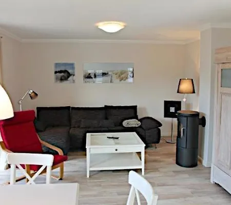 Holiday home Doppelhaushaelfte Huus Freeden 1